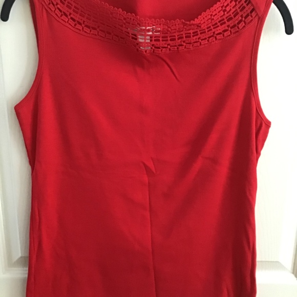 Red Top - Picture 1 of 4